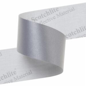 3M™ Scotchlite™ Tela Reflectiva, 8912, Plateada, 38.1 mm x 100 m, 8 Rollos/Caja
