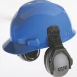 Orejeras HPE montadas en casco